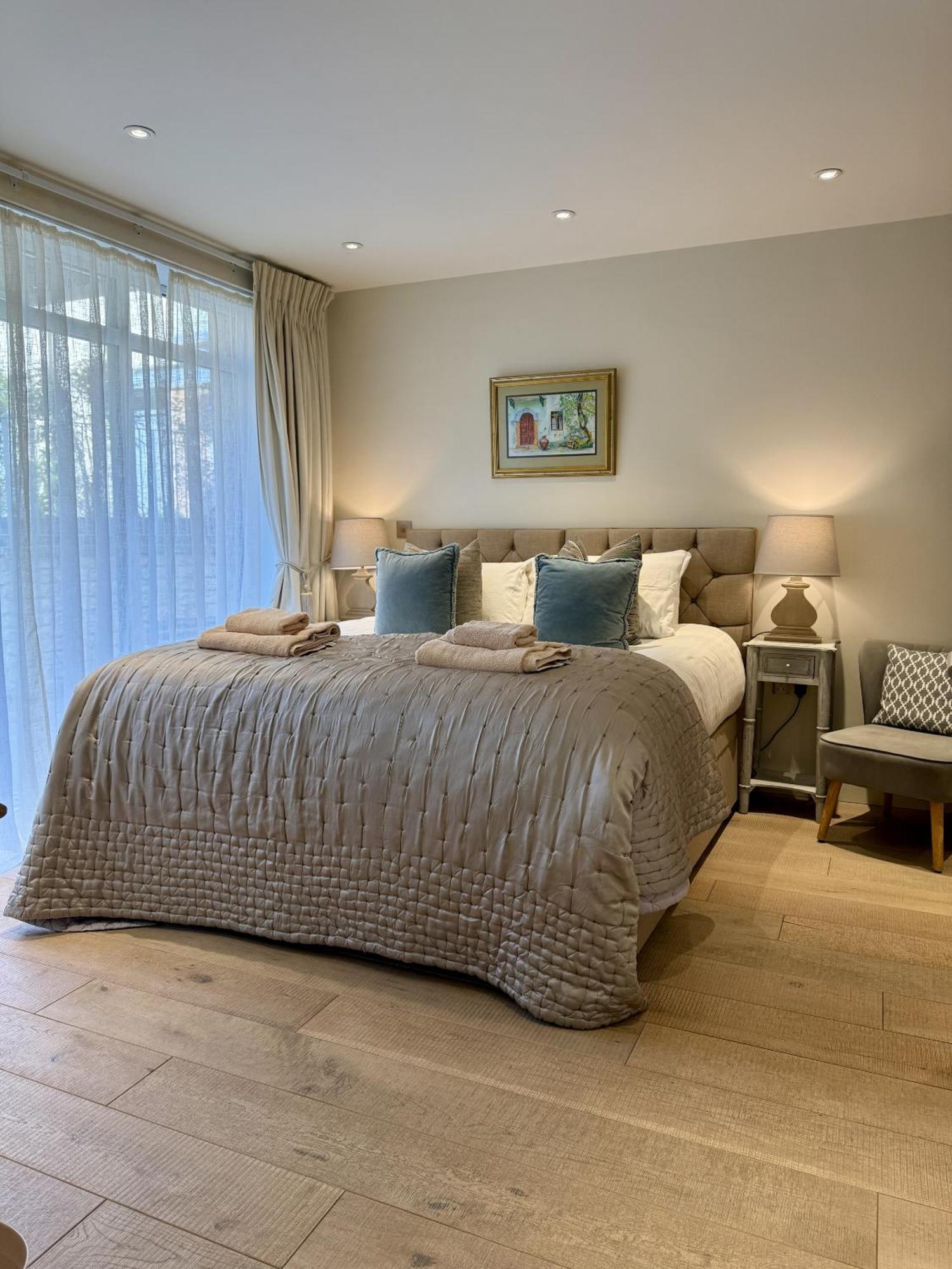 Апартаменти Walcot Yard With Parking, Bath Keys Номер фото